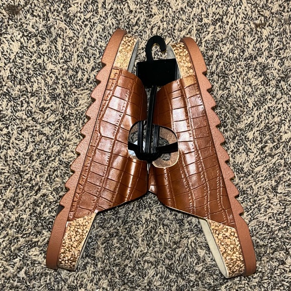 Henry Ferrera Brown Crocodile Print Double Buckle Strap Sandal Women’s Size 10 - Picture 6 of 8